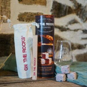 Pierres à whisky en granit rose de Bretagne pour rafraîchir son whisky ou son vin sans le diluer.