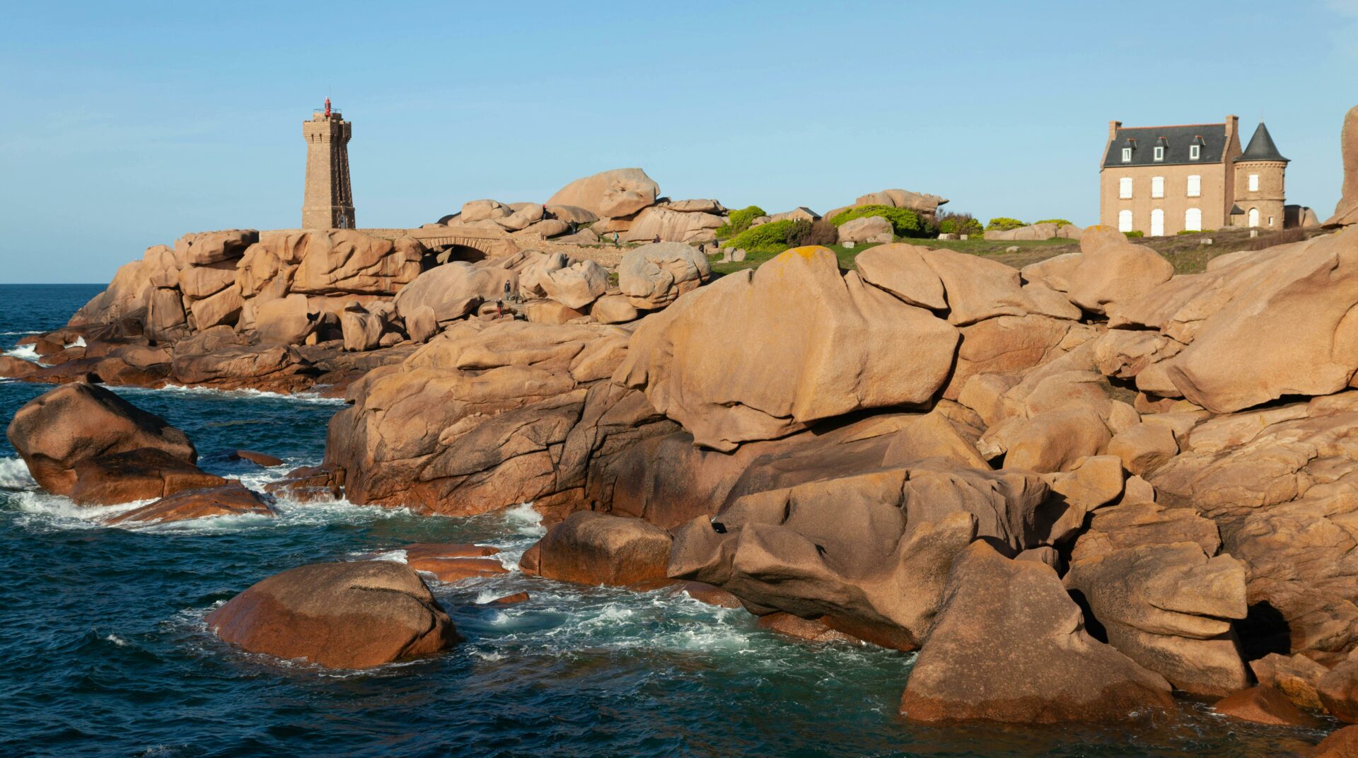 Côtes de granit rose dans les Côtes-d'Armor.