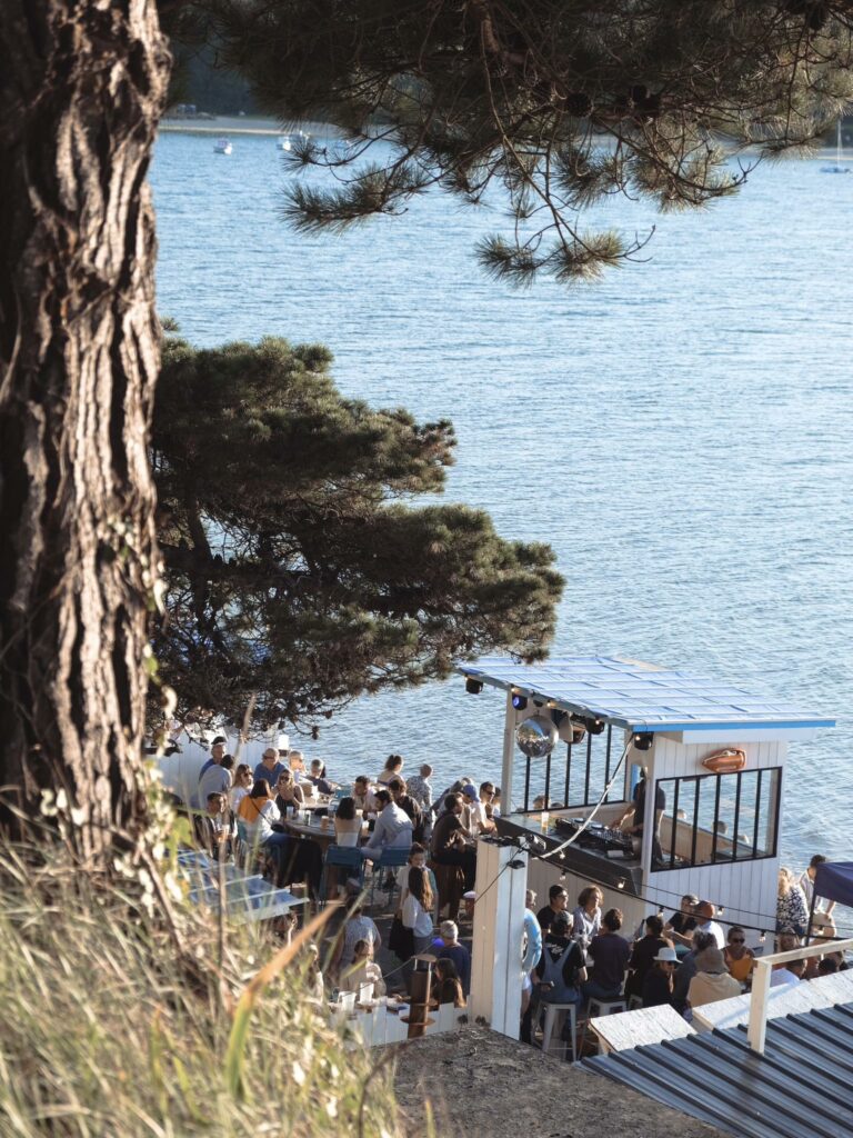 Où boire un verre face à la mer en Bretagne en Côtes-d'Armor : 5 adresses incontournables.